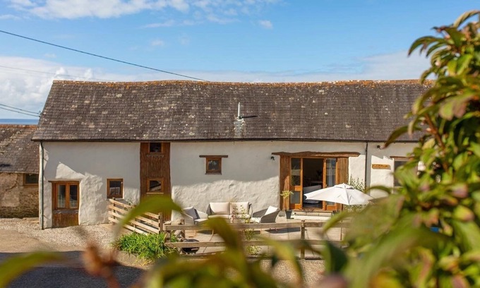 Braunton House | Two Bedroom Cottage - Saunton - HEATED SWIMMING POOL
