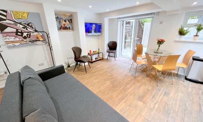 Battersea Apartment | Two bedroom Flat with Private Patio in Battersea