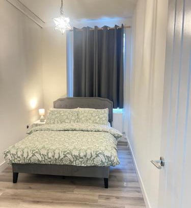 Hanwell Apartment | Two Bedroom Hanwell Modern Nest