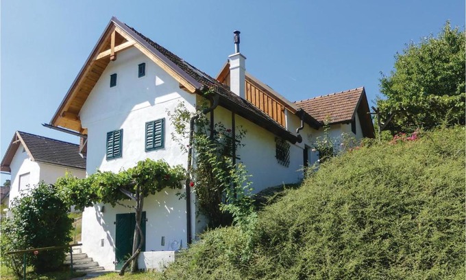 Eberau House | Two-Bedroom Holiday Home in Gaas