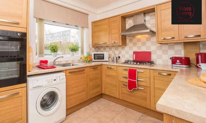 Hamilton House | Two Bedroom House by Klass Living Serviced Accommodation Hamilton - Kenmar House With Parking & WiFi