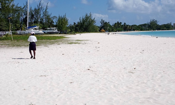 Henrys House | Two-bedroom house for rent Bridgetown, conveniently located near all amenities.