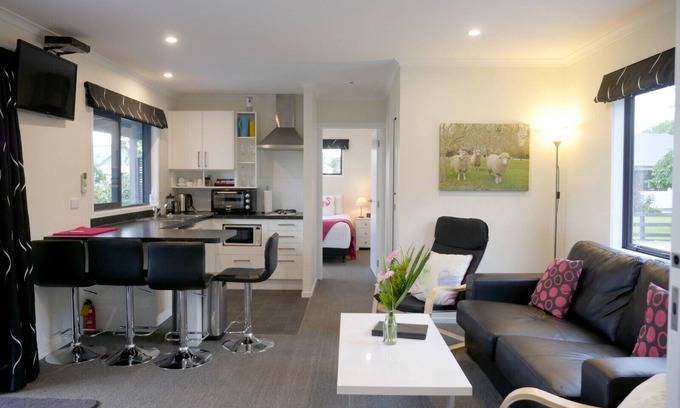 Havelock North Cottage | Two bedroom king cottage