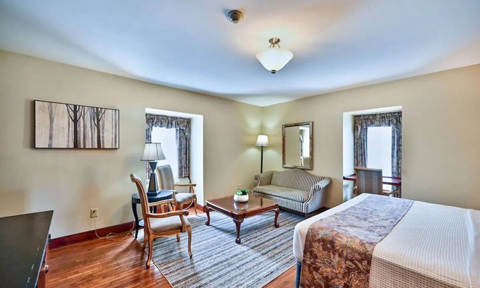 Milford House | Two Bedroom King Suite, Tom Quick Inn, Daily Housekeeping, Bar Onsite