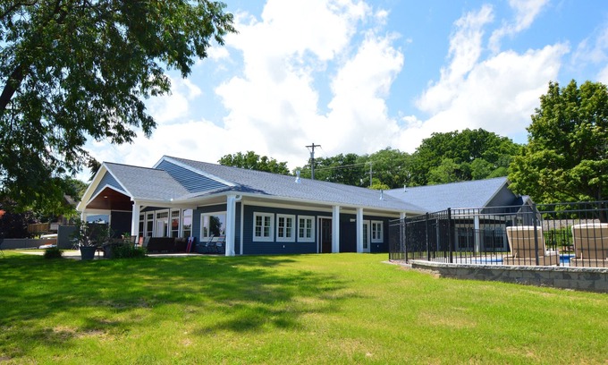 Oaks Corners Bed & Breakfast | Two Bedroom North Condo at our Lakefront Paradise. Pool, Hot Tub, Kayaks and more. (Sleeps 4 Adults)