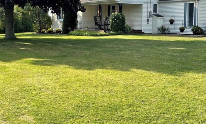 Wilson Cottage | Two-bedroom one bath lake front cottage Wilson NY.