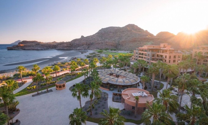 Ensenada Resort | Two bedroom suite at Villa Del Palmar resort, Danzante Bay TPC golf course.