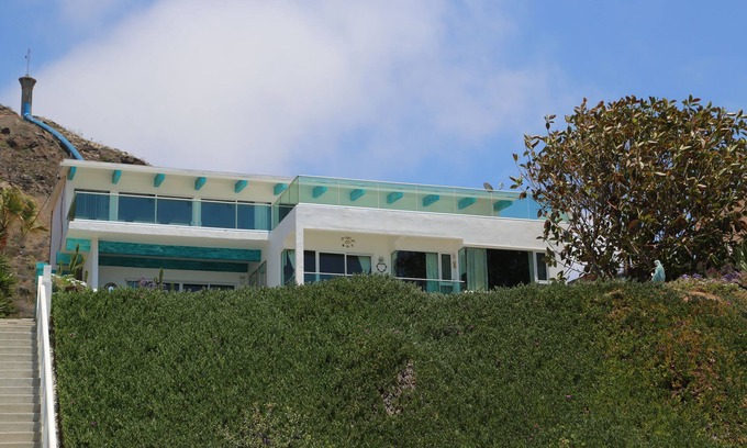 La Fonda Condo | Two bedroom, two bath beach house on wide sandy beach.