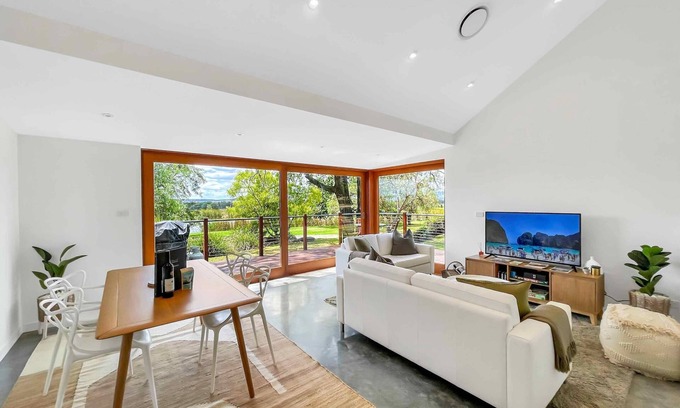 Fordwich Cottage | Two Doors - Unique 2 bdrm cottage on picturesque vineyard estate