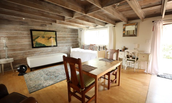 Malibu Apartment | Two Goat farm in Malibu Mountains, Cozy & Charming