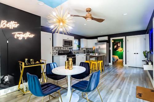 East Cesar Chavez House | Two-Home 3rd St - Estate 6th Street - 4 min walk