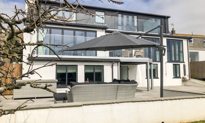 Thurlestone Cottage | TWO HOOTS, pet friendly, luxury holiday cottage in Thurlestone
