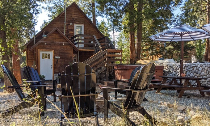 Pine Cove Cabin | Two Magical cabins *Spa, Fireplace, Pet Friendly*