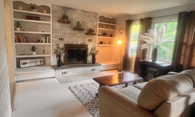Franklin House | Two-mile Getaway. 3 bedroom house in quiet neighborhood in the country