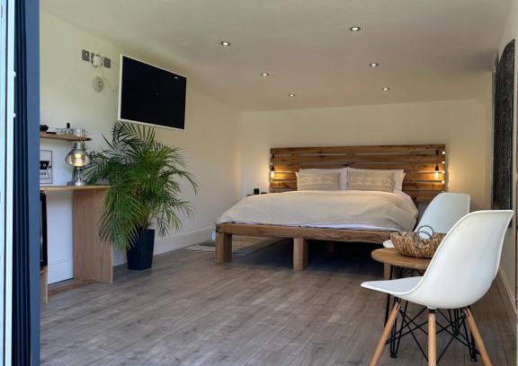 Boxgrove House | Two miles from Goodwood