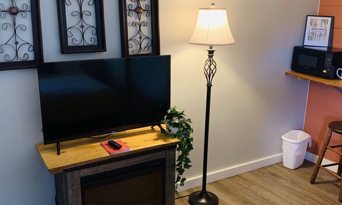 Mead Apartment | Two minutes from the lake a cozy single room.