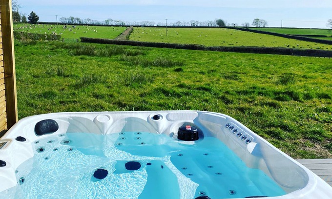 Thelbridge House | Two Moors Way Cottages luxury with hot tub - The Old hayloft
