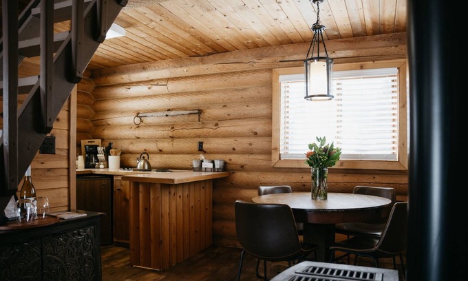 Sandpoint Cabin | Two Paws Cabin- Chapman Springs
