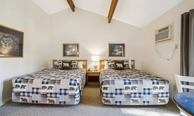 West Bridgewater Hotel | Two Queen Bed Standard Hotel Room w/outdoor heated pool 204