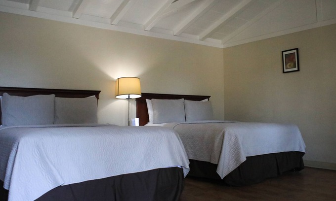 Northeast Carmel Cottage | Two Queen Bed Cottage