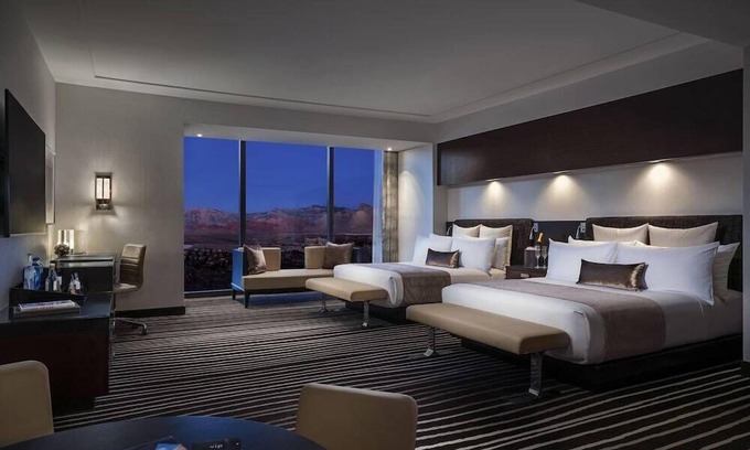Summerlin South House | Two Queen Room at a 5⭐️ Hotel