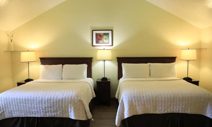 Northeast Carmel Cottage | Two Queen Suite Cottage