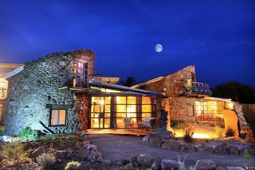Ani'am Cabin | Two Snales