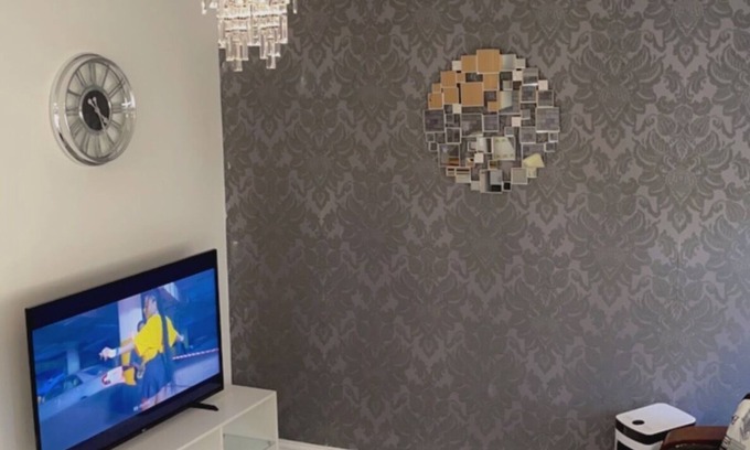 Gillingham Apartment | two spacious bedrooms apartment,2 bathroom, 1sofa`bed.free parking