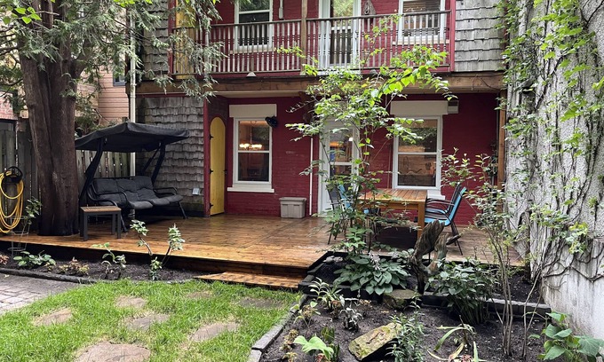 Little Italy House | Two-storey Townhouse in centre of Montreal (little Italy)