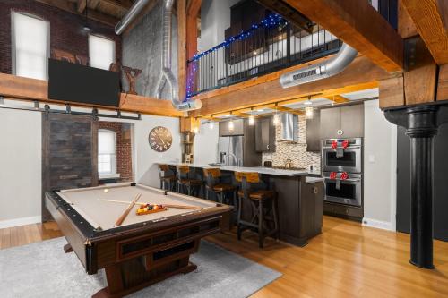 Wholesale District Apartment | Two Story Penthouse - Walk to the Convention Ctr