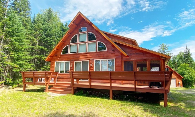 Rangeley Plantation House | Two Winds - Beautiful newer home on Mooselookmeguntic Lake
