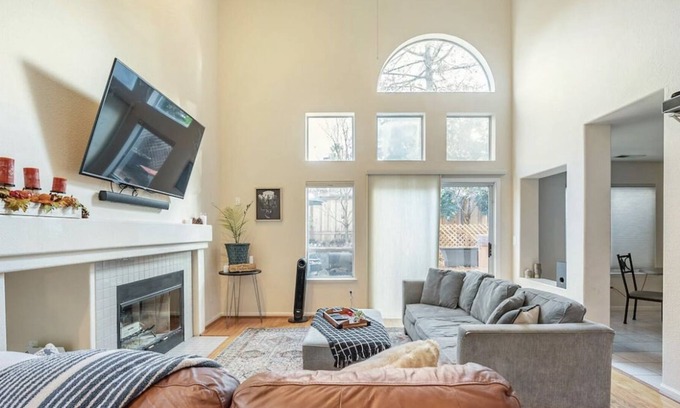 Rocklin House | TwoStory comfy Family Home 🪵🔥Fully Stocked, located in the heart of Rocklin,CA