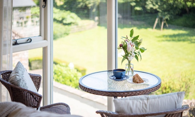 Kingsbridge Cottage | Twysden Cottage - a cottage that sleeps 6 guests in 3 bedrooms