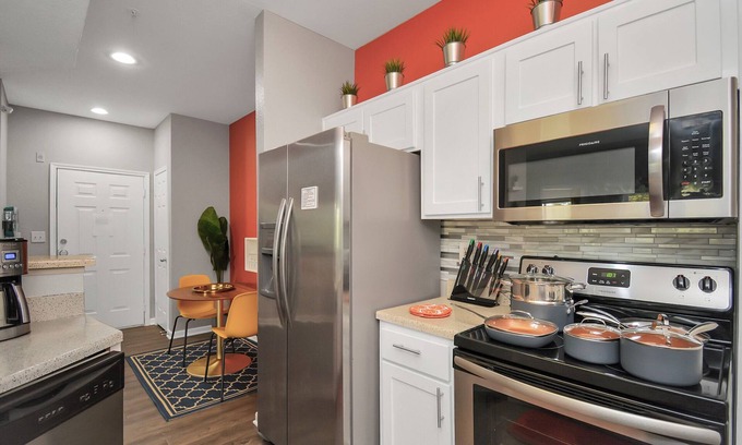 South Main Apartment | Tx Home Group - Medical Center