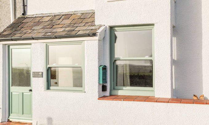 Ty Croes Cottage | TY AR BEN BRYN, pet friendly, character holiday cottage in Rhosneigr