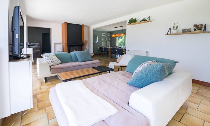 Landunvez Ski Chalet | TY AR MENEZ - Large family home near the beach