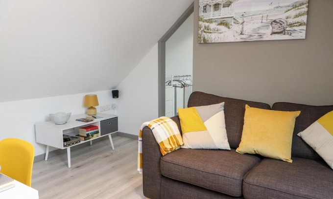 Beaumaris House | Ty Bach Twt