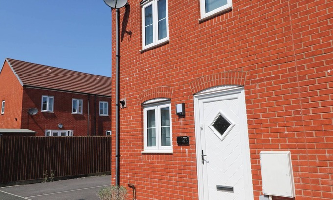Llanelli Cottage | TY BACH TWT LLANELLI, pet friendly, with a garden in Llanelli