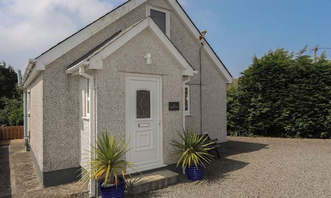 Pen-y-sarn Cottage | TY BACH TWT, pet friendly, character holiday cottage in Amlwch