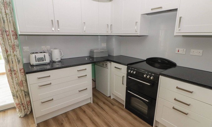 Efailwen Cottage | TY BECA, pet friendly, with a garden in Narberth
