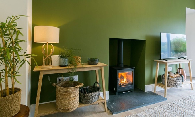 Bodorgan Cottage | Ty Cadwgan - a cosy fire that sleeps 4 guests in 2 bedrooms