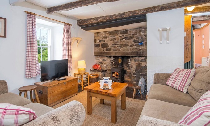 Trefasser Cottage | Ty Canol, Holiday Cottage Pwll Deri, Strumble Head, Sleeps 6, 3 bedrooms, bathrooms