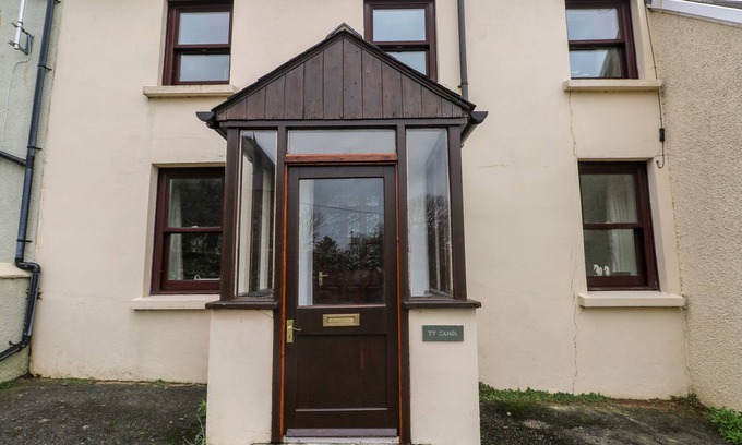 Haverfordwest Cottage | TY CANOL, pet friendly, character holiday cottage in Mathry