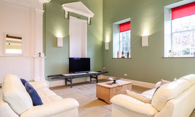 Cwmtirmynach Cottage | TY CAPEL, pet friendly, luxury holiday cottage, with a garden in Bala