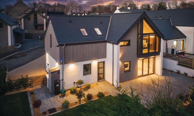 St. Florence House | Ty Cyfoes - Luxurious 4 Bedroom - St. Florence