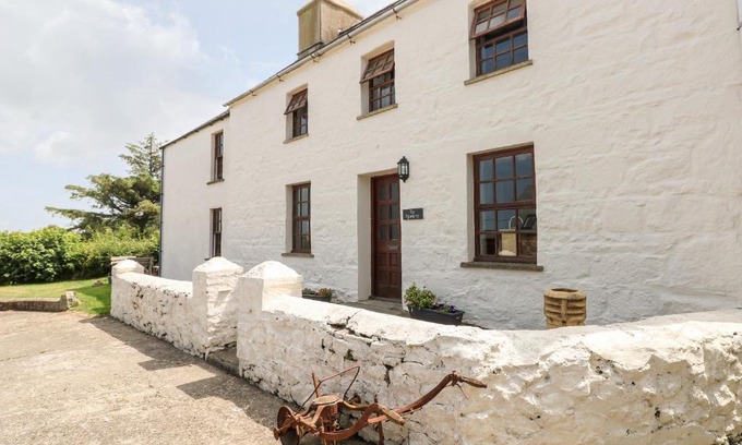 Newport House | Ty Fferm