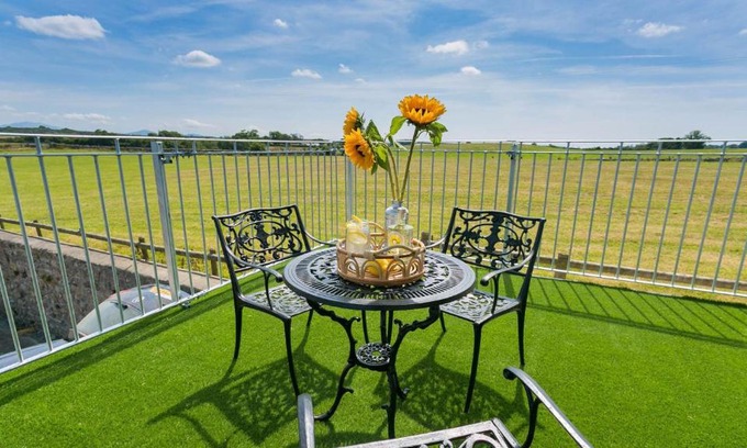 Pentraeth House | Ty Gwair