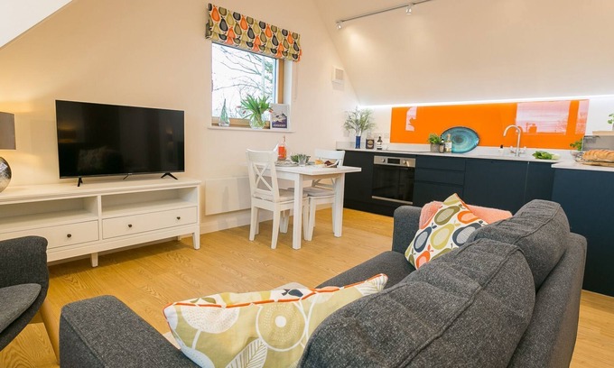 Llanfaelog Cottage | Ty Haul - sleeps 2 guests in 1 bedroom