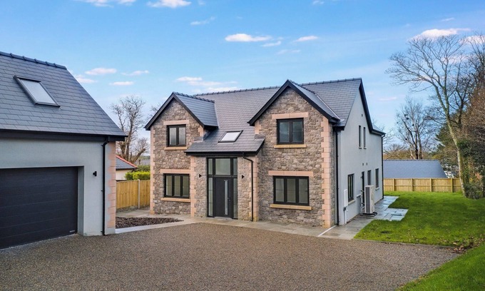 Houghton Cottage | TY LANDSKER, pet friendly, luxury holiday cottage in Neyland