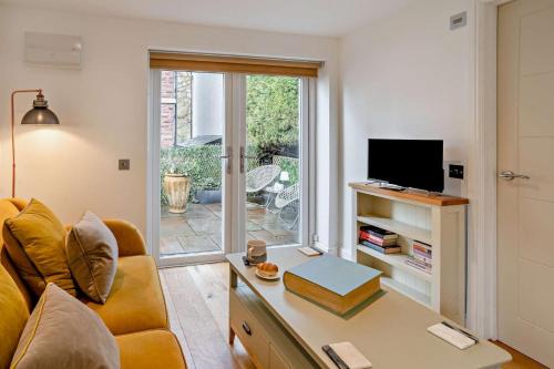 Abergavenny House | Ty-Llew Hideaway